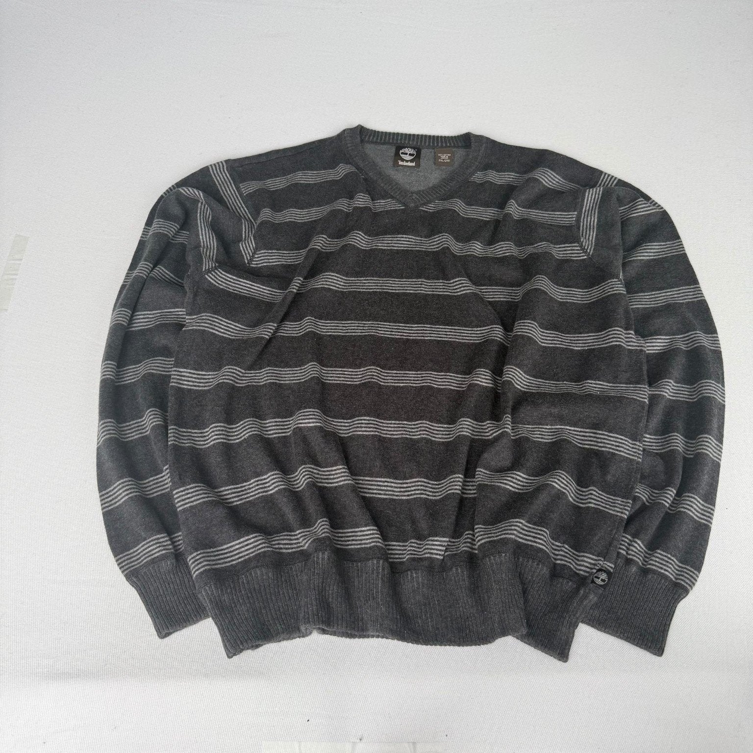 Timberland Gestreepte V-Neck Trui – Donkergrijs/Grijs, 2XL, Ophalen of Verzenden, Zo goed als nieuw, Overige maten, Grijs