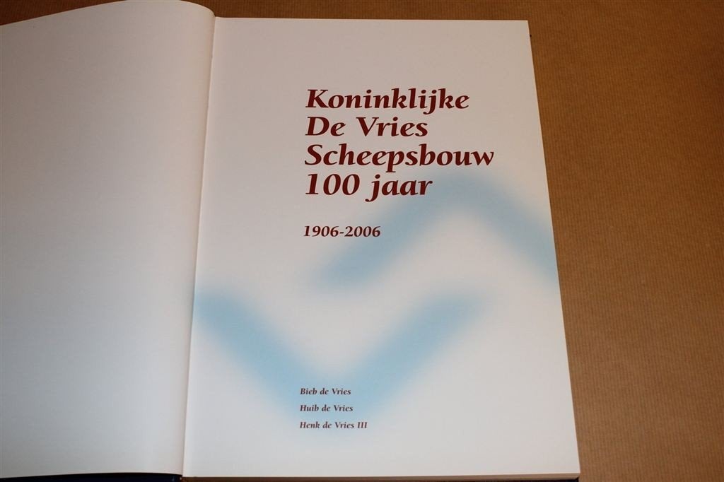 100 Jaar De Vries Scheepsbouw —Luxe Superjachten [1906-2006], Verzamelen, N.v.t., N.v.t., Ophalen of Verzenden, Zo goed als nieuw