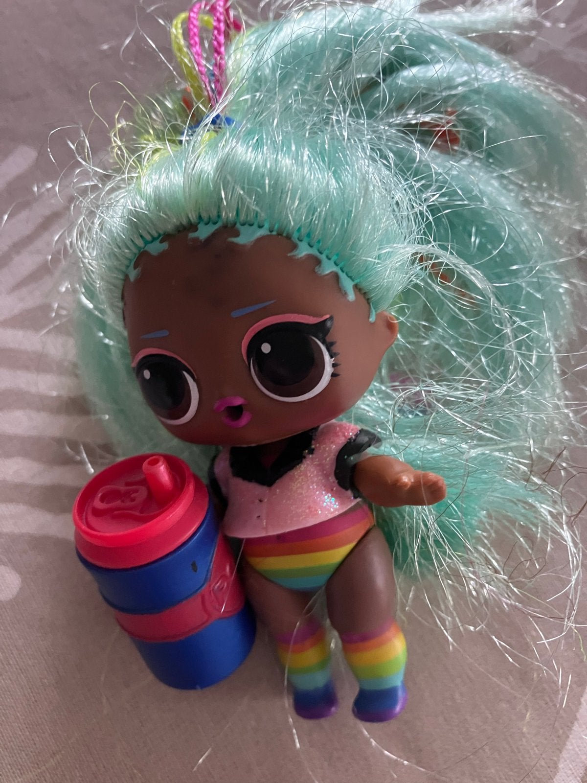 L.O.L. Surprise! pop met regenboogkleding en mintgroen haar, Ophalen of Verzenden, Gebruikt, Overige typen