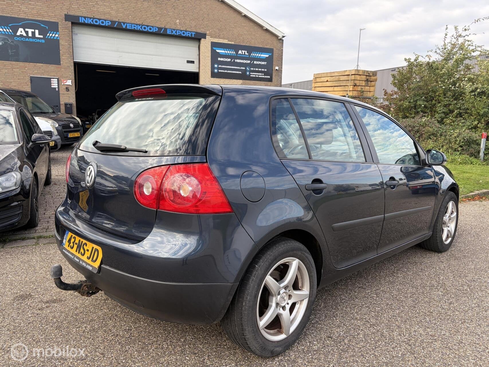 Zeer NETTE Volkswagen Golf 5 1.6 FSI ! DEALER ONDR Apk 08/27, Auto's, Voorwielaandrijving, Dealer onderhouden, 1195 kg, Gebruikt