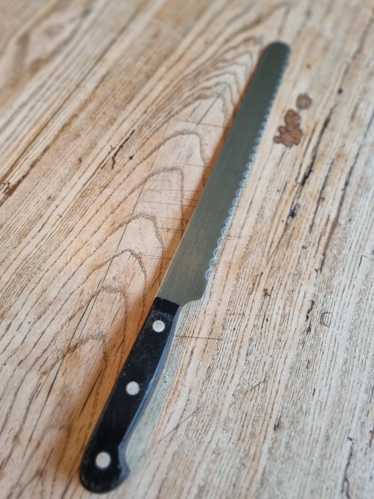 Vintage gebaksmes / broodmes J.A. Henckels (Zwilling) 26cm, Ophalen, Gebruikt, Rvs of Chroom, Los bestek