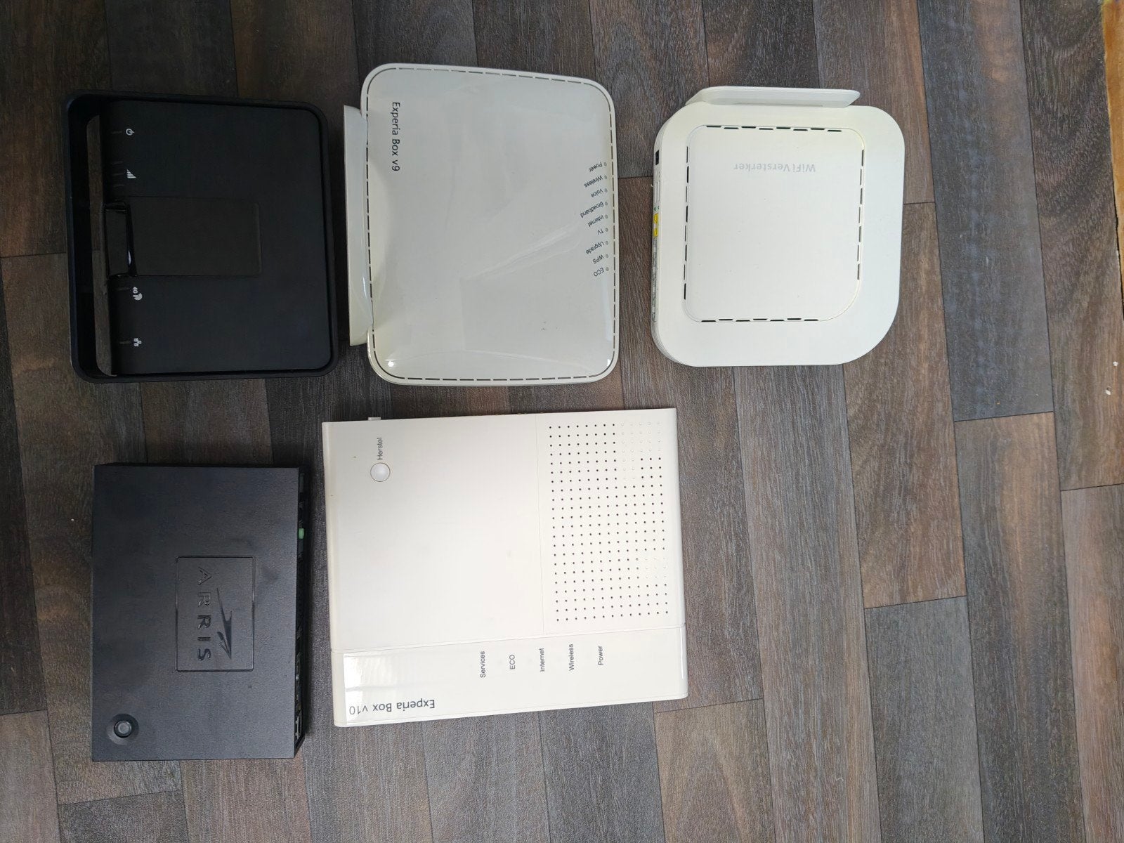Diverse routers en modems - KPN Experia Box V9, V10, Computers en Software, Ophalen, Gebruikt, Router met modem, KPN Experia Box