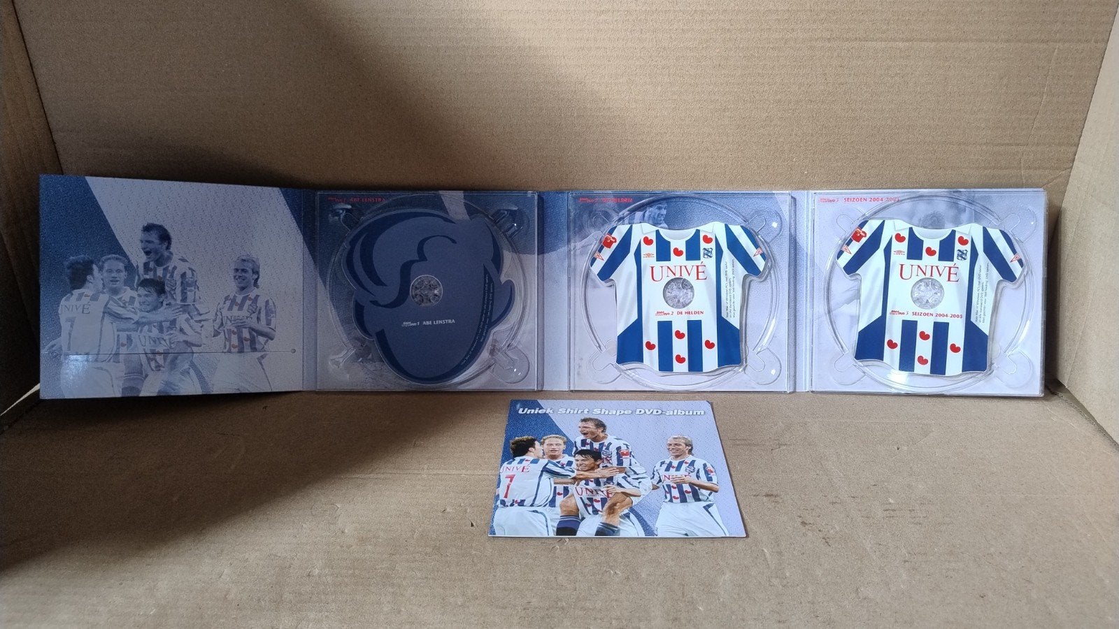 3 DVD box geschiedenis SC Heerenveen in unieke Shirt Shape, Bonusmateriaal, Alle leeftijden, Zo goed als nieuw, Documentaire