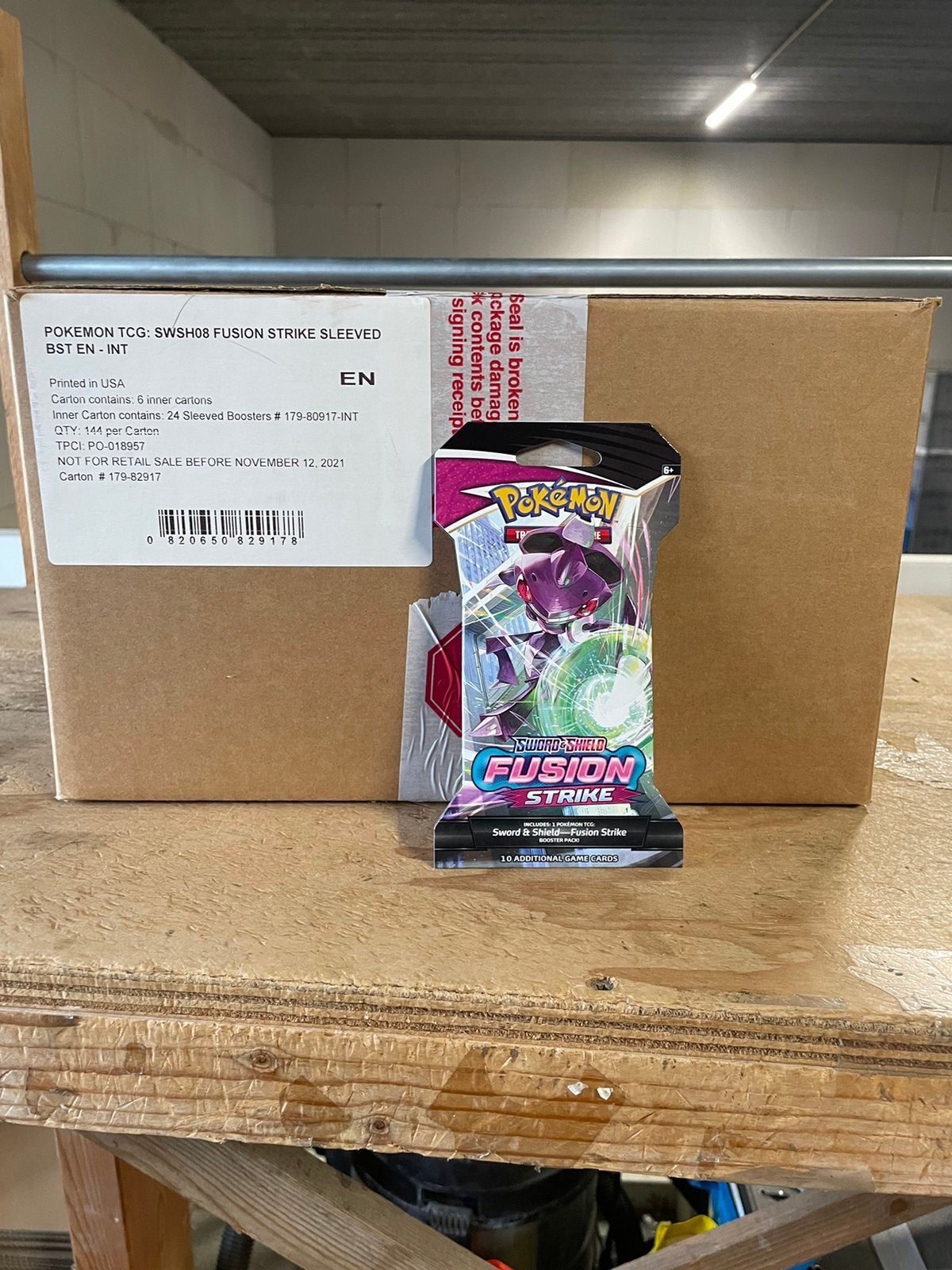 Pokemon Fusion strike Sleeved booster case 144pcs, Ophalen, Nieuw, Booster