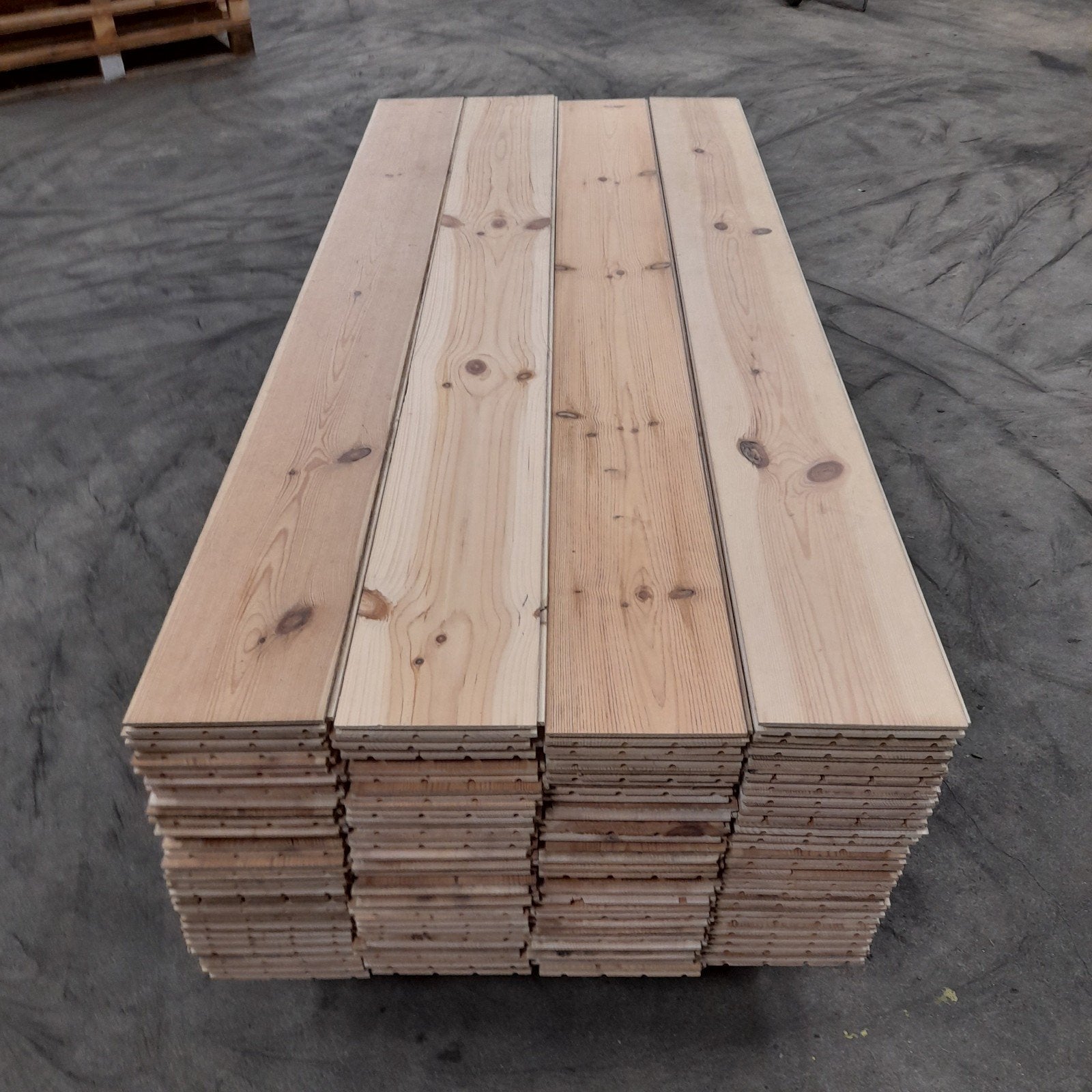 Massief grenen vloer 30 m2 houten vloerdelen, Doe-het-zelf en Verbouw, Ophalen, Gebruikt, Vloerdelen of -planken, 10 m² of meer