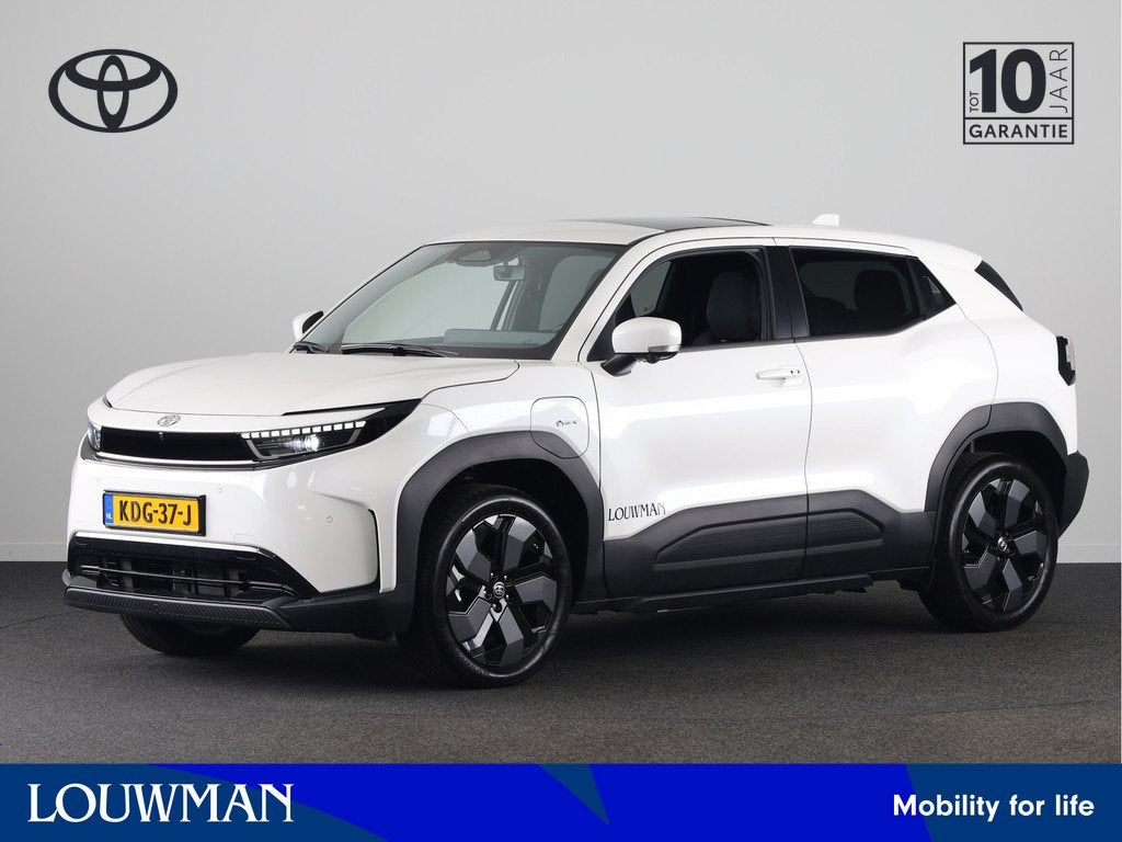 Toyota Urban Cruiser Executive 61 kWh *DEMO* | Panoramadak |, Auto's, Toyota, 12 maanden, Wit, Origineel Nederlands, Urban Cruiser