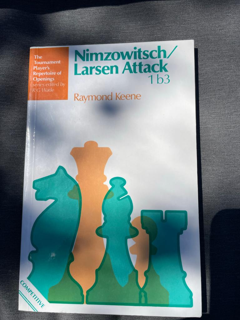 Schaakboek: Nimzowitsch/Larsen Attack 1 b3 - Raymond Keene, Boeken, Sportboeken, Ophalen of Verzenden, Gelezen, Denksport