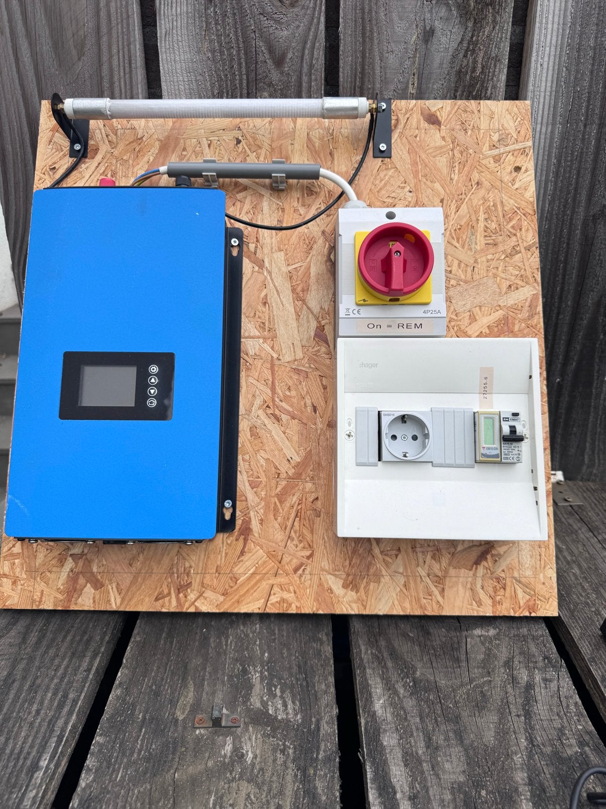 Tingen TEG-1000G-WAL wind Omvormer - 950W, Doe-het-zelf en Verbouw, Elektra en Kabels, Ophalen, Zo goed als nieuw, Overige typen