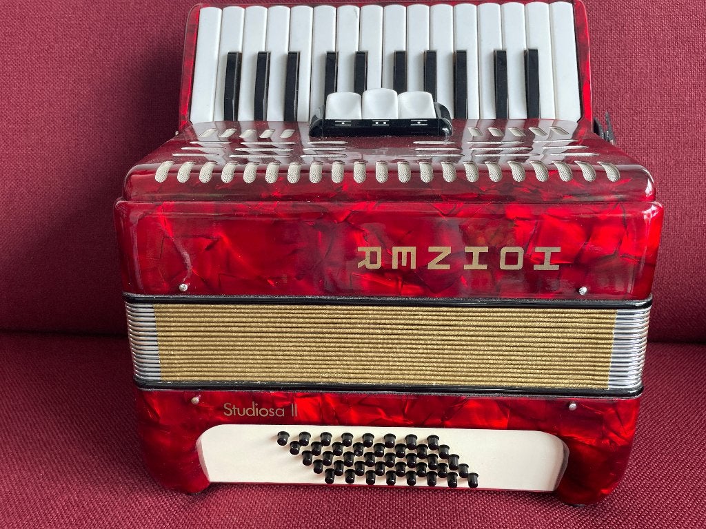 Kleine duitse Hohner Studiosa accordeon . 40 bas .Licht ., Met koffer, Hohner, 48-bas, Gebruikt