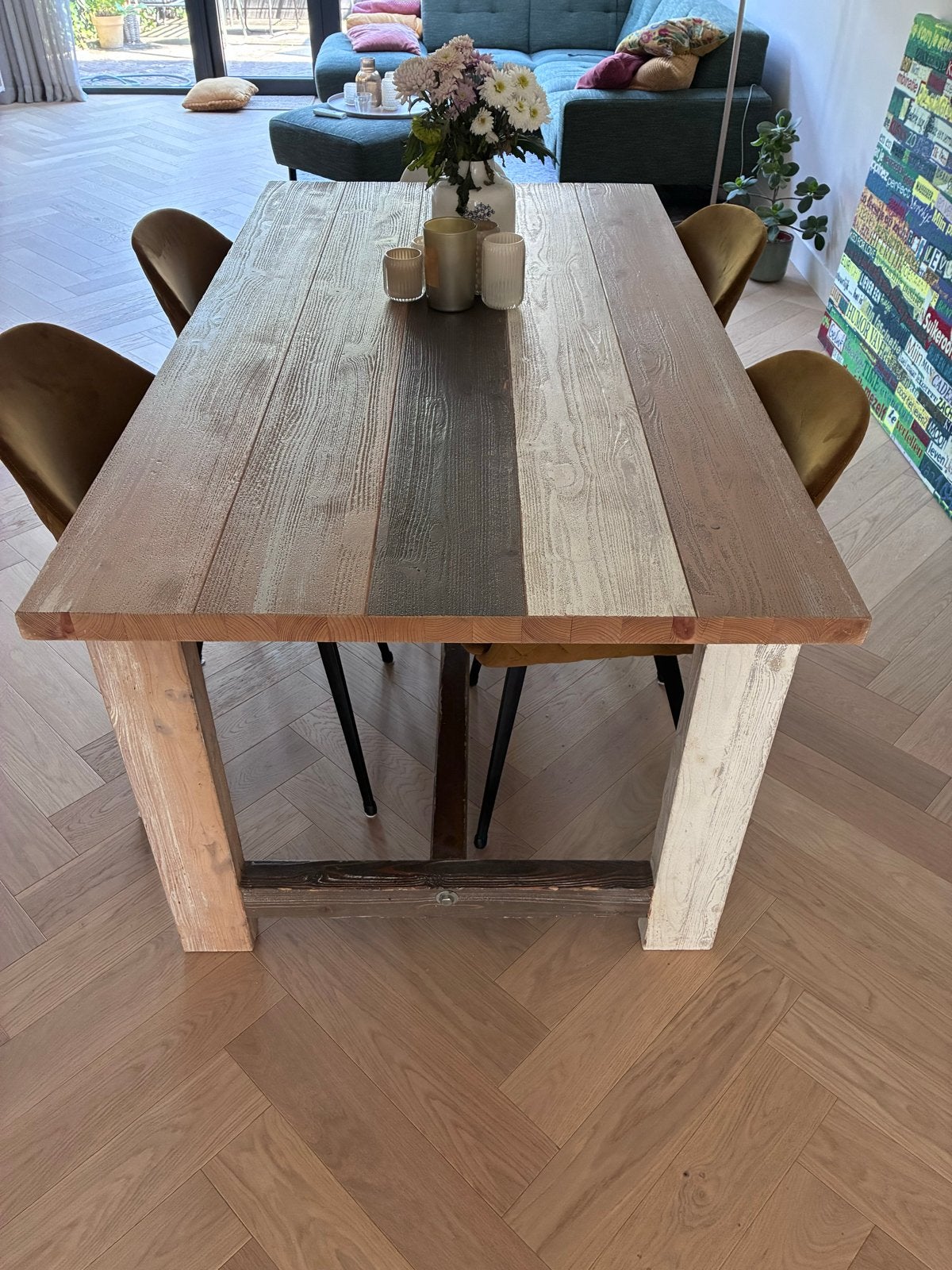 Tafel met Table du Sud stoelen - Okergeel fluweel, Overige kleuren, Ophalen of Verzenden, Zo goed als nieuw, Vier