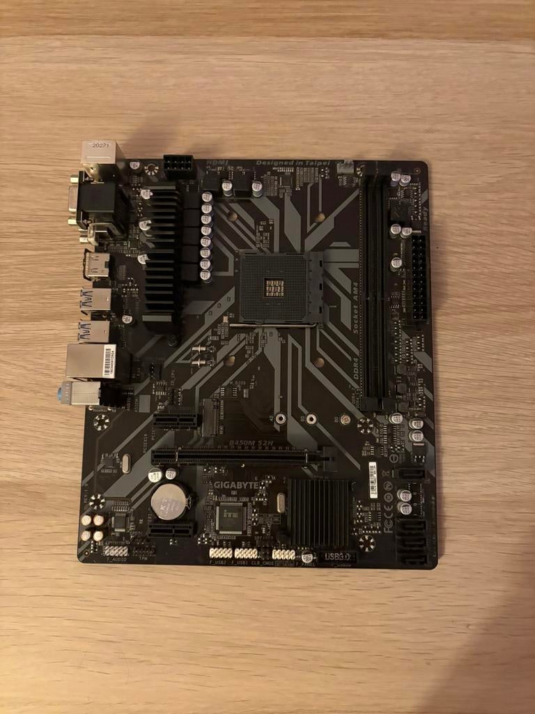 Gigabyte B450M S2H moederbord, Ophalen of Verzenden, Zo goed als nieuw, AMD, DDR4
