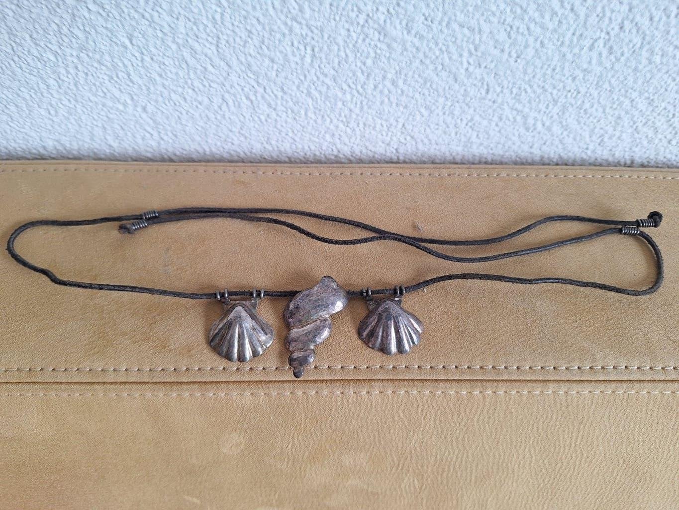 Zilverkleurige ketting met schelpenhangers, Ophalen, Overige materialen, Zilver, Gebruikt