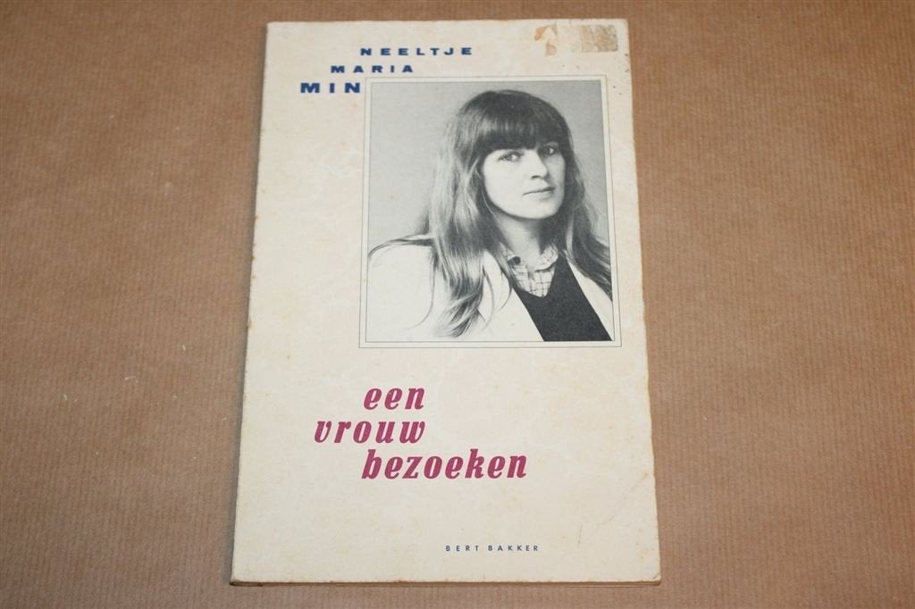 Een Vrouw Bezoeken — Gedichten Neeltje Maria Min 1985, Boeken, Ophalen of Verzenden, Gelezen