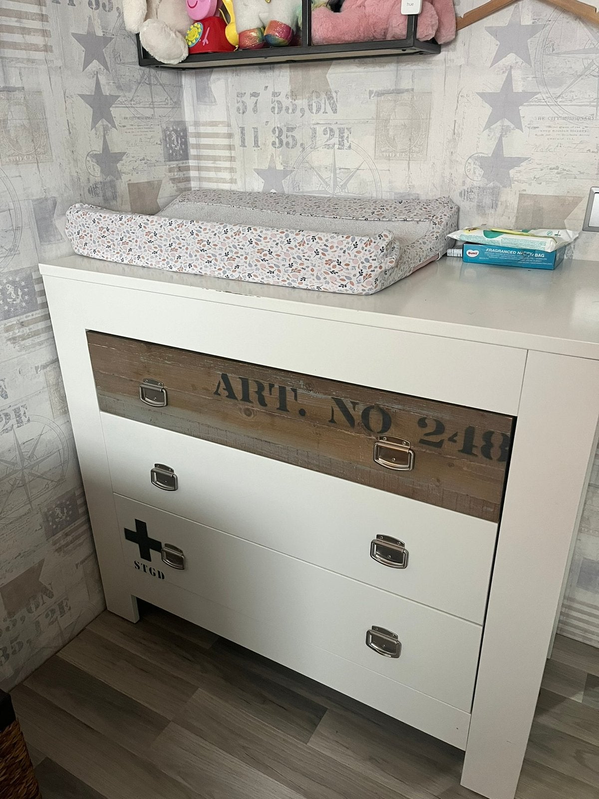 Babykamer , ledikant, commode, Kinderen en Baby's, Kinderkamer | Complete kinderkamers, Ophalen, Zo goed als nieuw, Jongetje of Meisje
