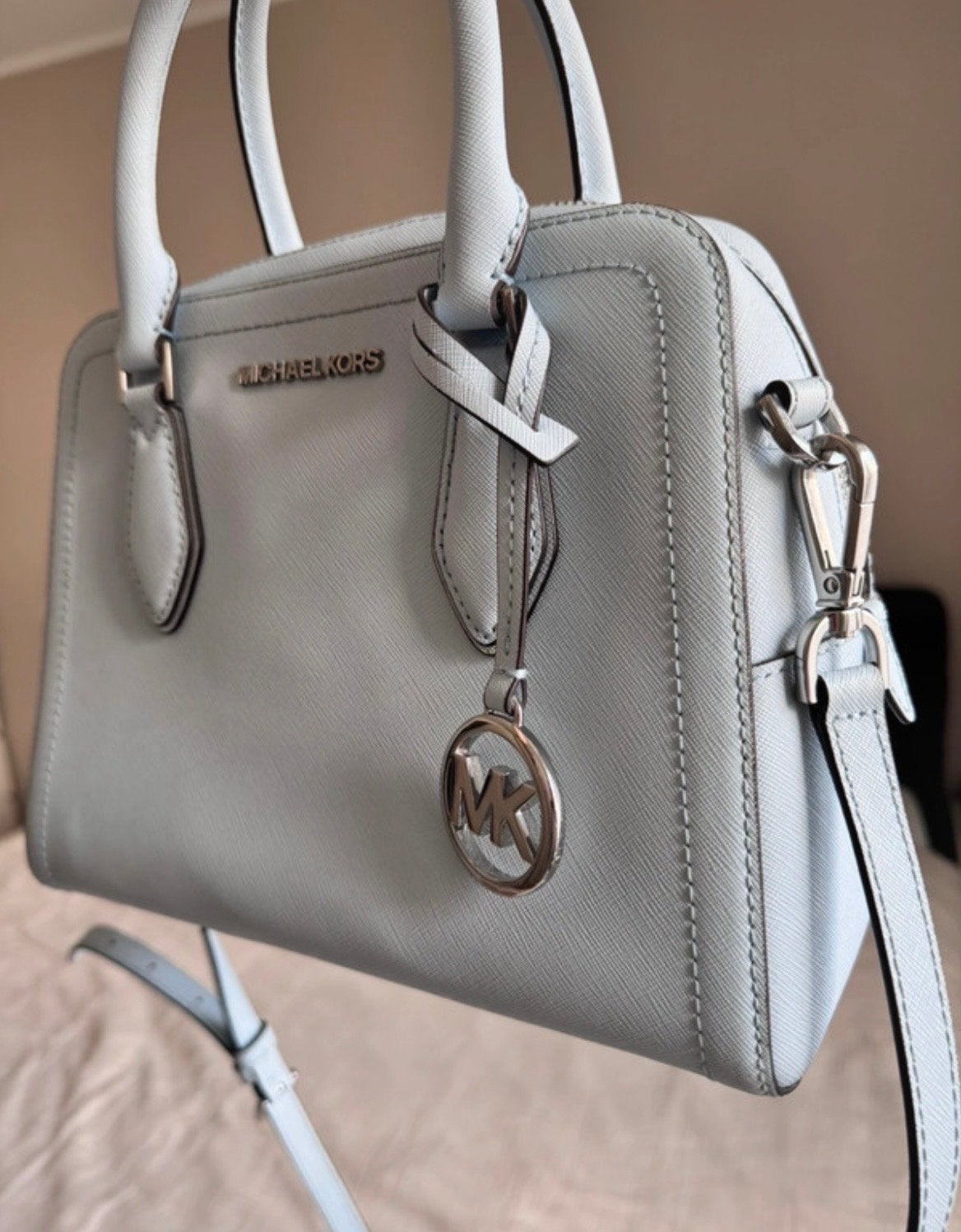 Lichtblauwe Michael Kors handtas met zilveren hardware, Ophalen of Verzenden, Zo goed als nieuw, Blauw, Handtas