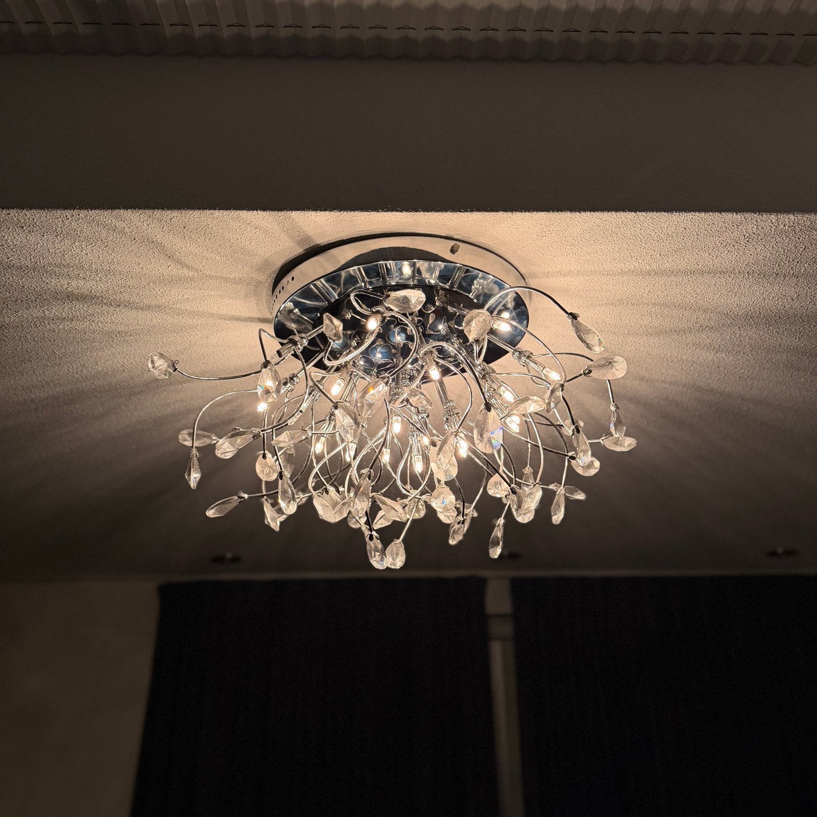 Moderne plafondlamp met kristallen druppels, Huis en Inrichting, Ophalen, Zo goed als nieuw, Glas, Overige fittingen
