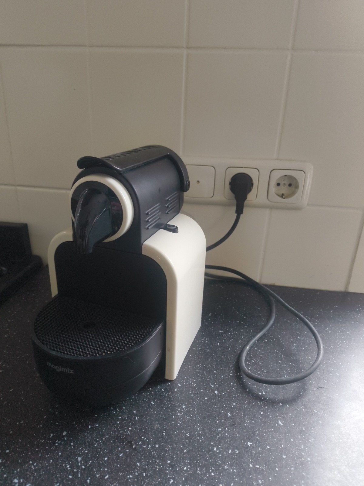 Magimix Nespresso M100 Auto NM - Koffiezetapparaat, Ophalen, Koffiepads en cups, Gebruikt, Espresso apparaat