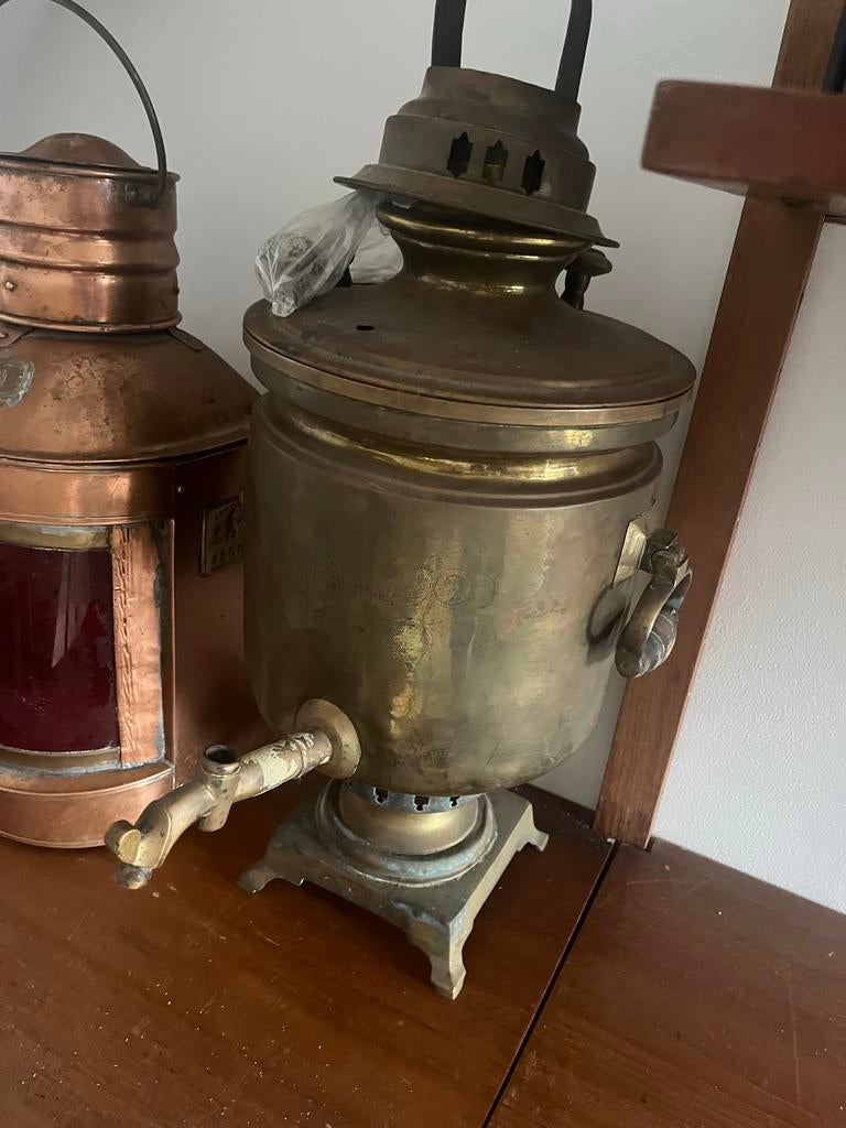 Antieke russische samovar van messing, Ophalen