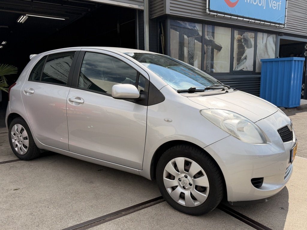 Toyota Yaris 1.3 VVTi Automaat Airco 5drs! Inruil mogelijk!, Stof, 750 kg, 4 cilinders, Origineel Nederlands
