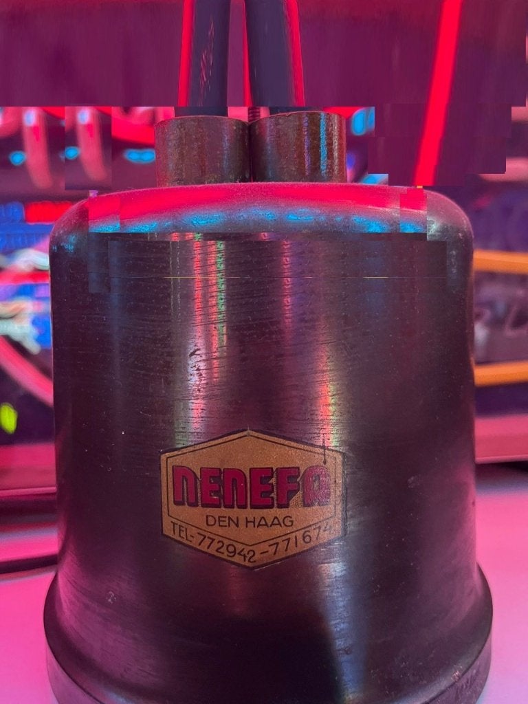 Neon voet gezocht. Nenefa of een andere neon producent., Verzamelen, Ophalen of Verzenden, Gebruikt, Lichtbak of (neon) lamp