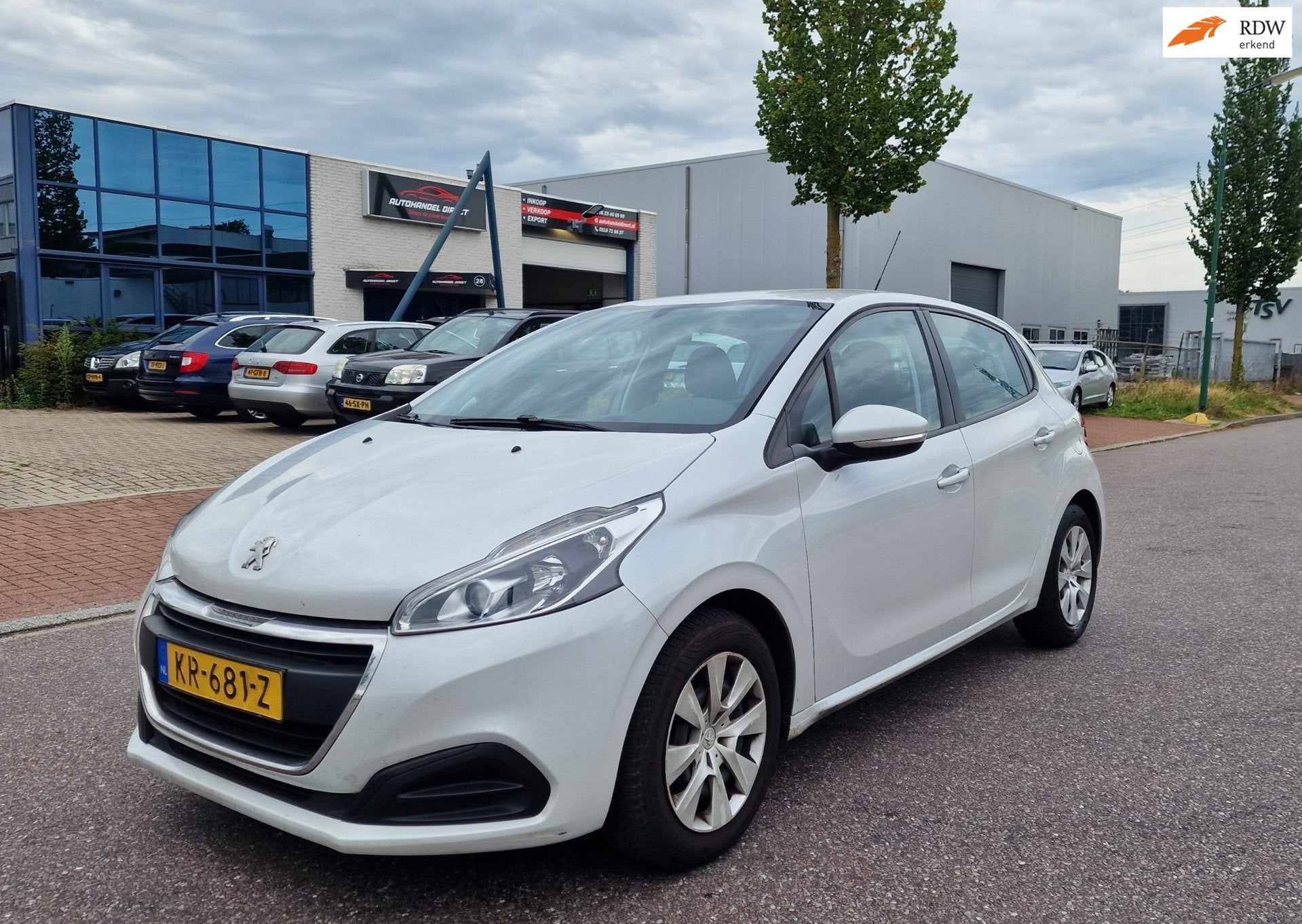 Peugeot 208 1.2 PureTech Active NAVIGATIE CRUISE 2 X SLEUTEL, Voorwielaandrijving, Gebruikt, 1199 cc, 82 pk