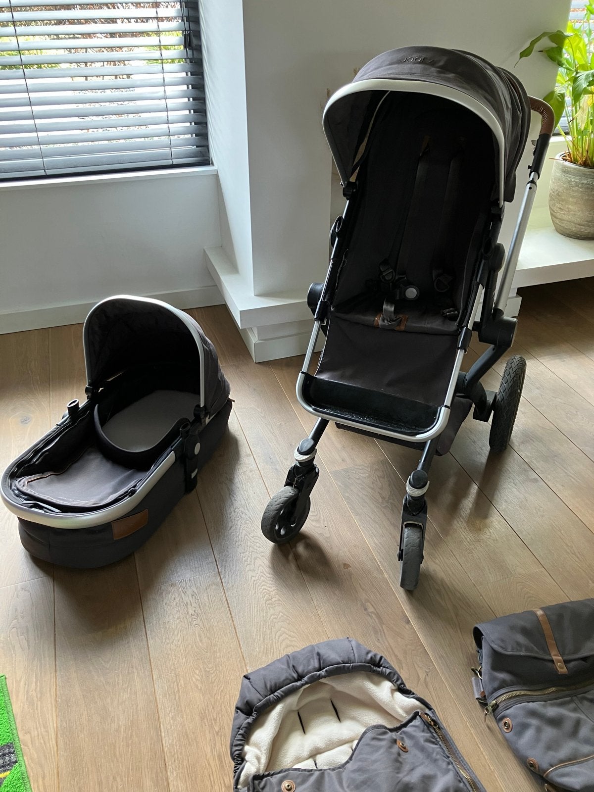 Joolz Kinderwagen - Donkergrijs met Reiswieg en Accessoires, Gebruikt, Met reiswieg, Ophalen, Kinderwagen