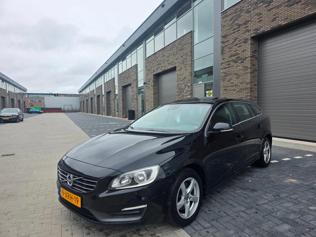 Volvo V60 1.6 D2 Momentum (Koppaking lek?), Auto's, Volvo, Euro 5, Gebruikt, 4 cilinders, Leder en Stof