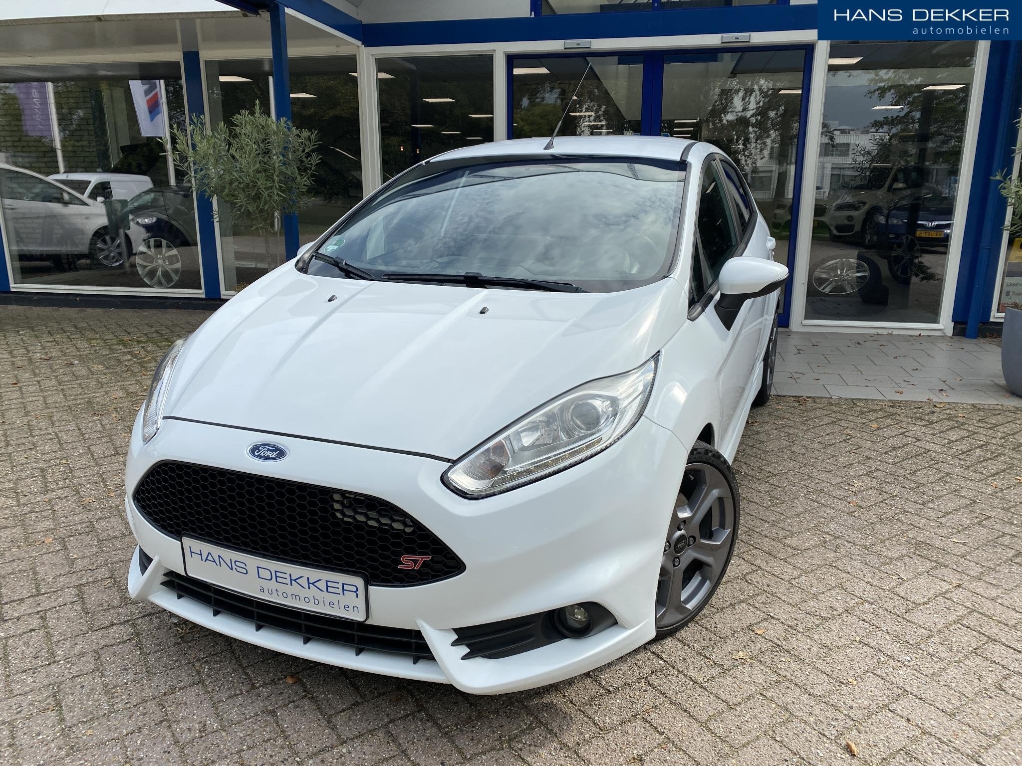Ford Fiesta 1.6 ST 5 deurs / Milltek Uitlaat / Recaro stoele, Voorwielaandrijving, 1596 cc, Gebruikt, Euro 6
