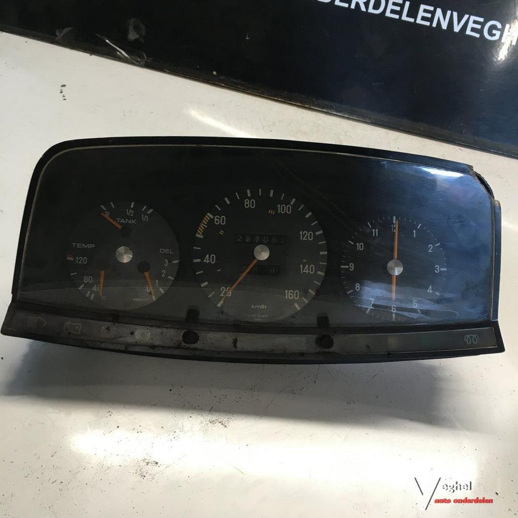 Mercedes W123 Diesel  Km Tellerklok 123 542 0101  (stukje ui, Gebruikt, -, -, Ophalen of Verzenden