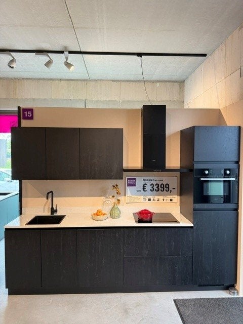 Showroomkeuken Springdale Nero, Ophalen, Zwart, Nieuw, Enkelwandige keuken