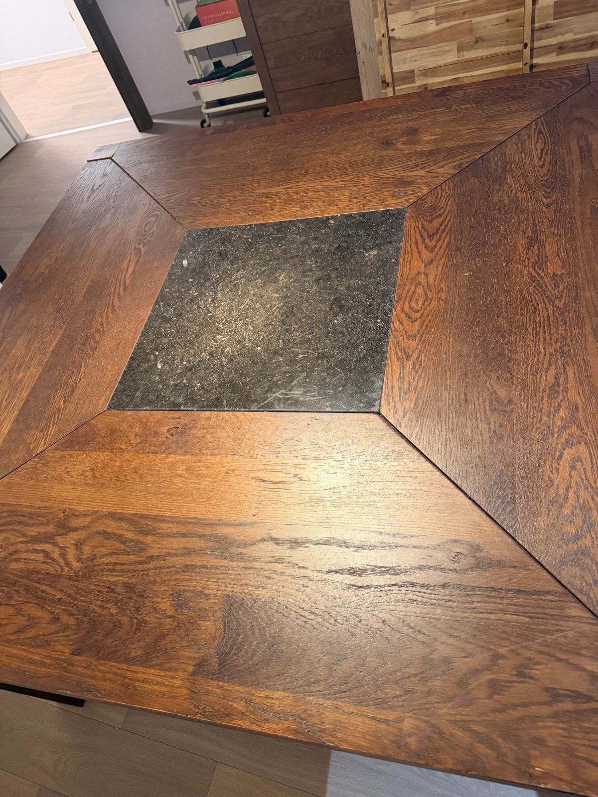 Robuuste eikenhouten eettafel met natuurstenen inleg, Ophalen, Gebruikt, 100 tot 150 cm, Vijf personen of meer