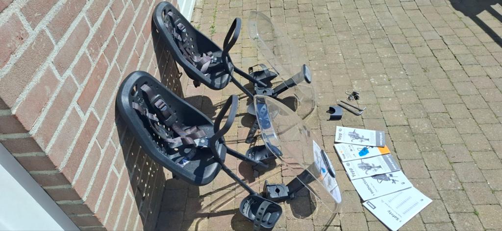2 Thule Yepp Nexxt Fietsstoeltjes met Windschermen, Fietsen en Brommers, Ophalen, Zo goed als nieuw, Voorzitje, Yepp