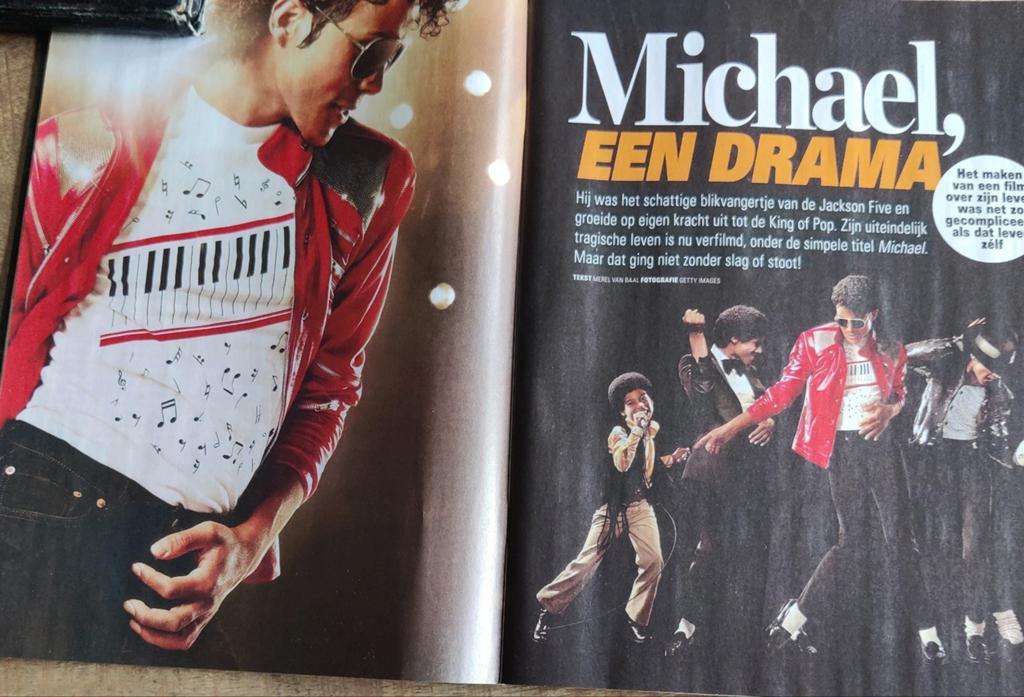 Film Michael Jackson. 4 pagina's, Ophalen of Verzenden, 1980 tot heden, Knipsel(s)