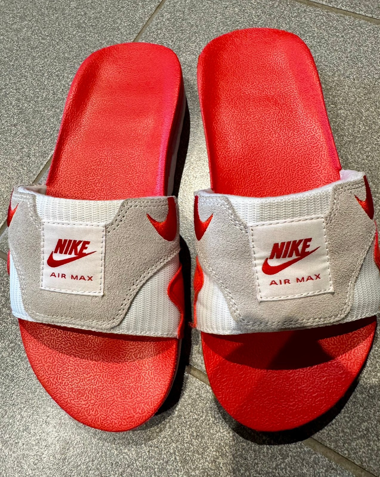 Te koop: Nike Air Max slides + Nike Air Jordan sneakers, Ophalen of Verzenden, Zo goed als nieuw
