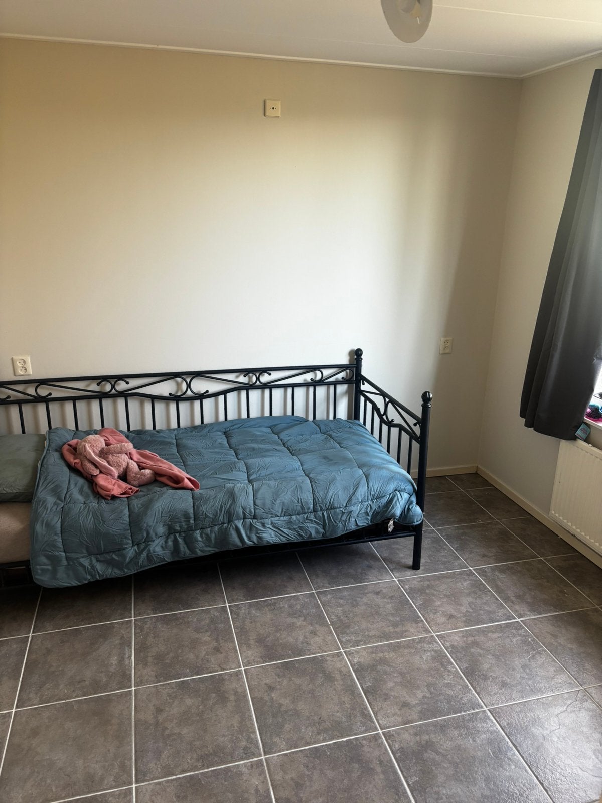 Mooi 1 persoons bed metaal met spiraal lattenbodem, Ophalen, 90 cm, Eenpersoons, Zwart
