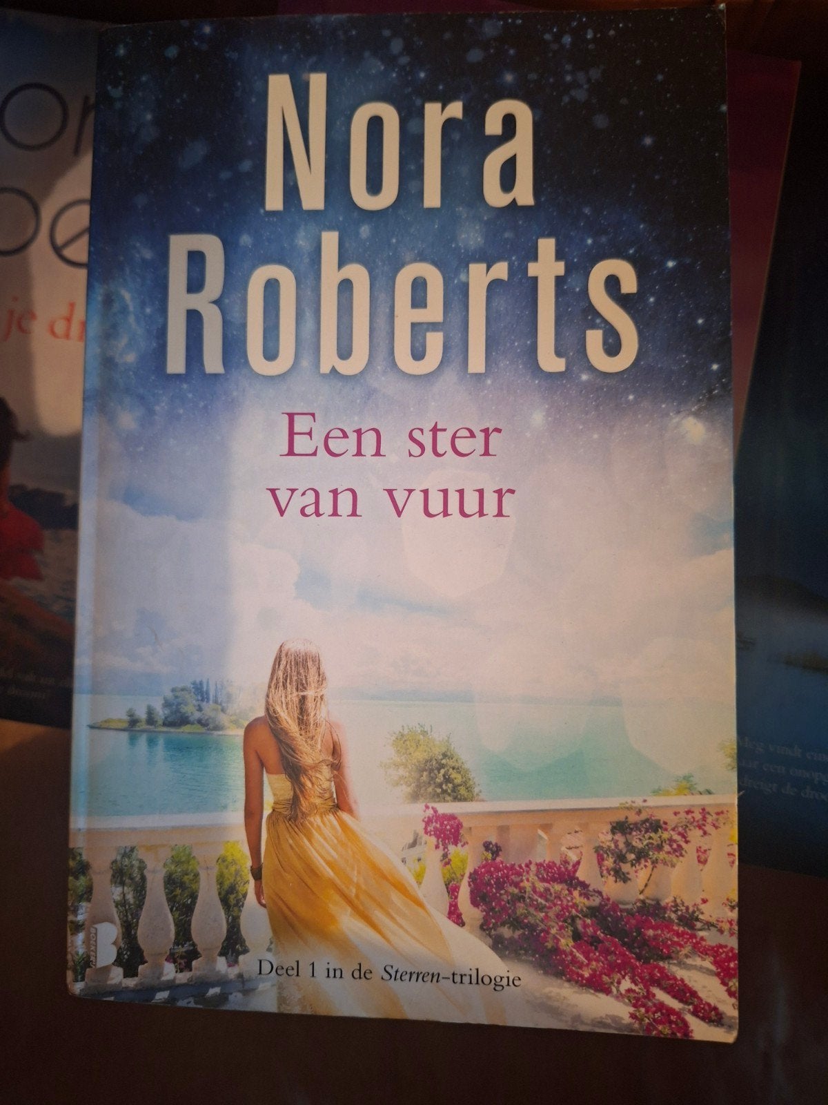 Nora Roberts - Een ster van vuur, Boeken, Ophalen of Verzenden, Zo goed als nieuw, Nora Roberts