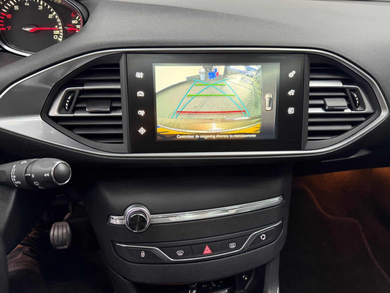 Foto 11 van Peugeot 308 1.2 E-thp 130pk 2015  bezorgen mogelijk!!