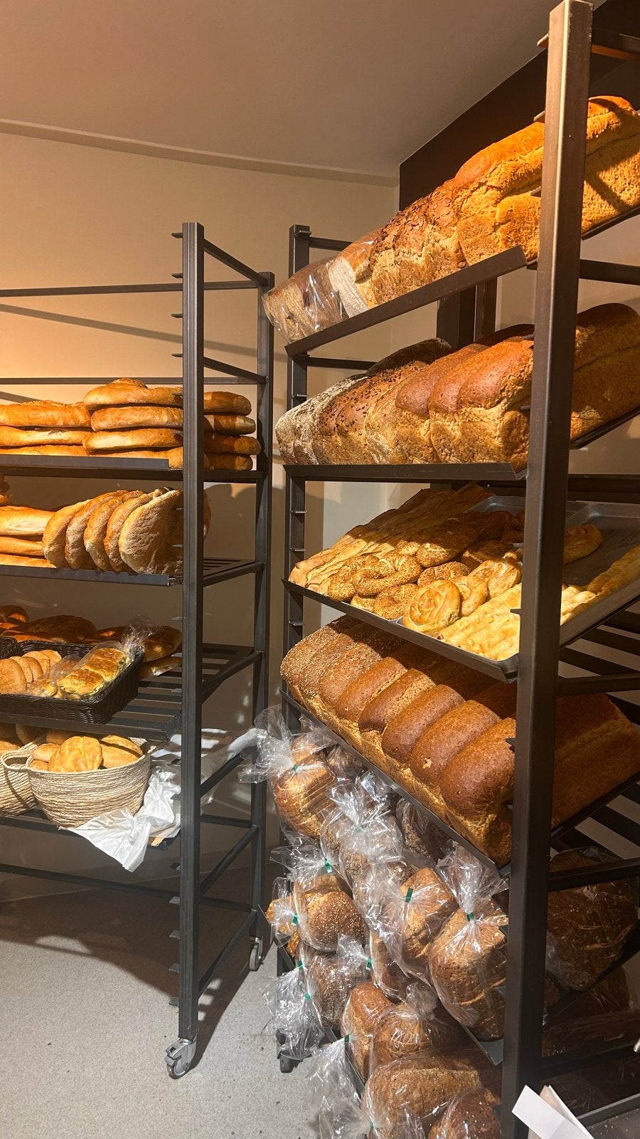 Broodkar brood stelling bakkerij, Ophalen
