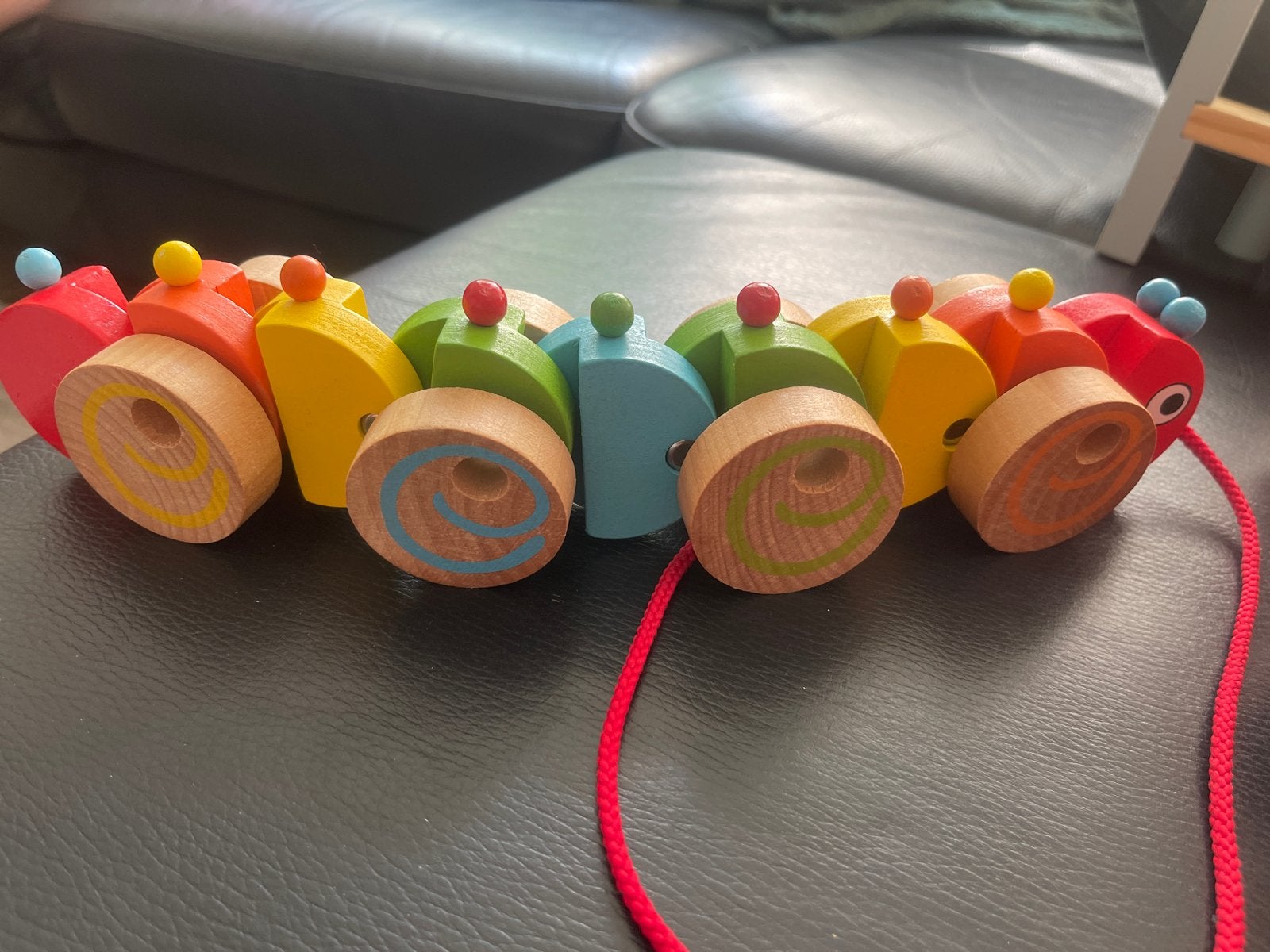 Kleurrijke houten rups trekfiguur voor baby's en peuters, Kinderen en Baby's, Speelgoed | Houten speelgoed, Ophalen of Verzenden