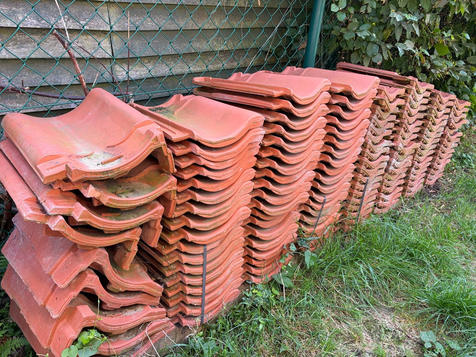 Dakpannen, rood, KDN6, Doe-het-zelf en Verbouw, Dakpannen en Dakbedekking, Ophalen, 10 tot 15 m², Steen of Klei, Zo goed als nieuw