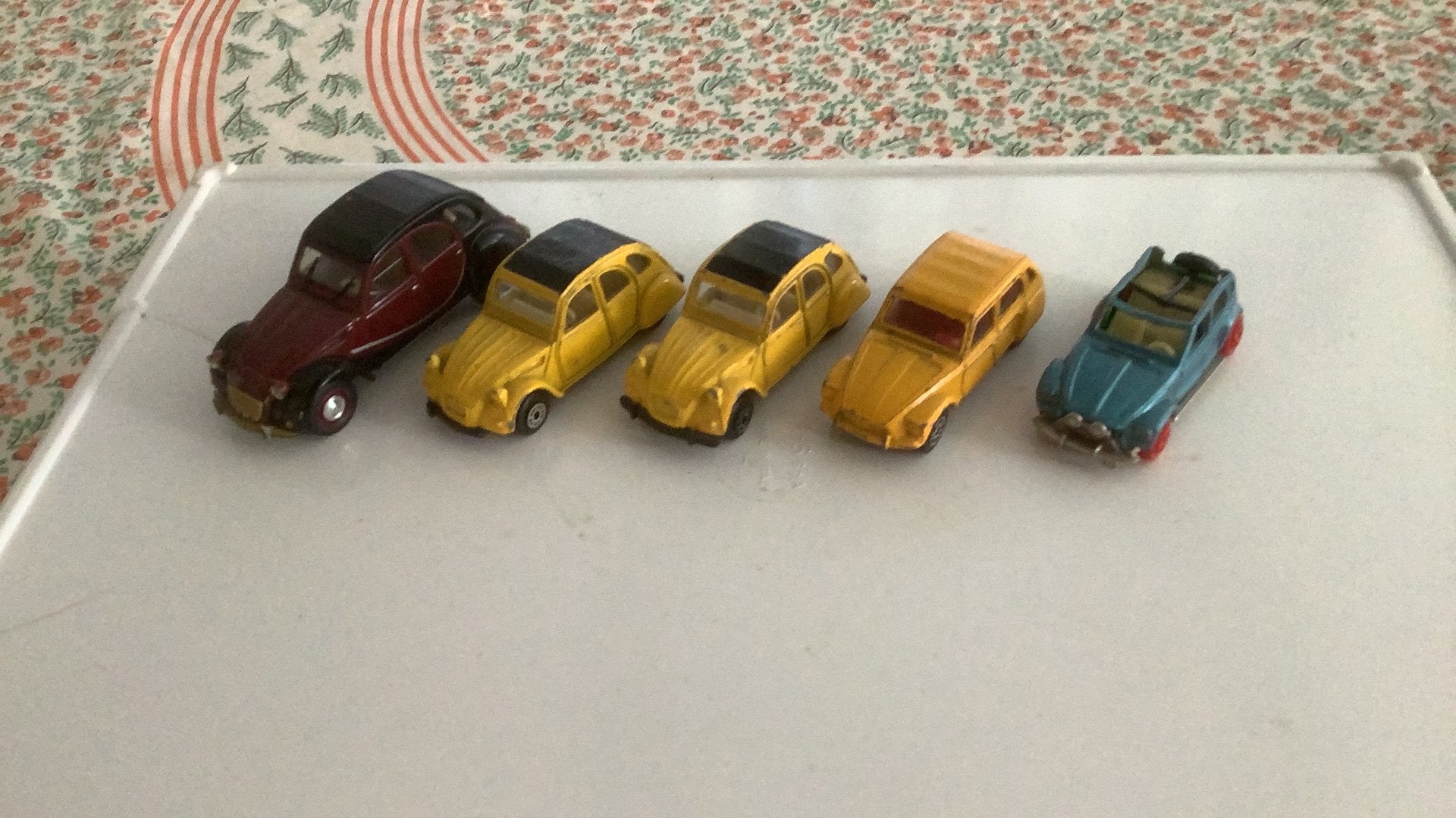Citroën 2 CV verschillende uitvoeringen. Gebruikt., Hobby en Vrije tijd, Modelauto's | Overige schalen, Ophalen of Verzenden, Gebruikt