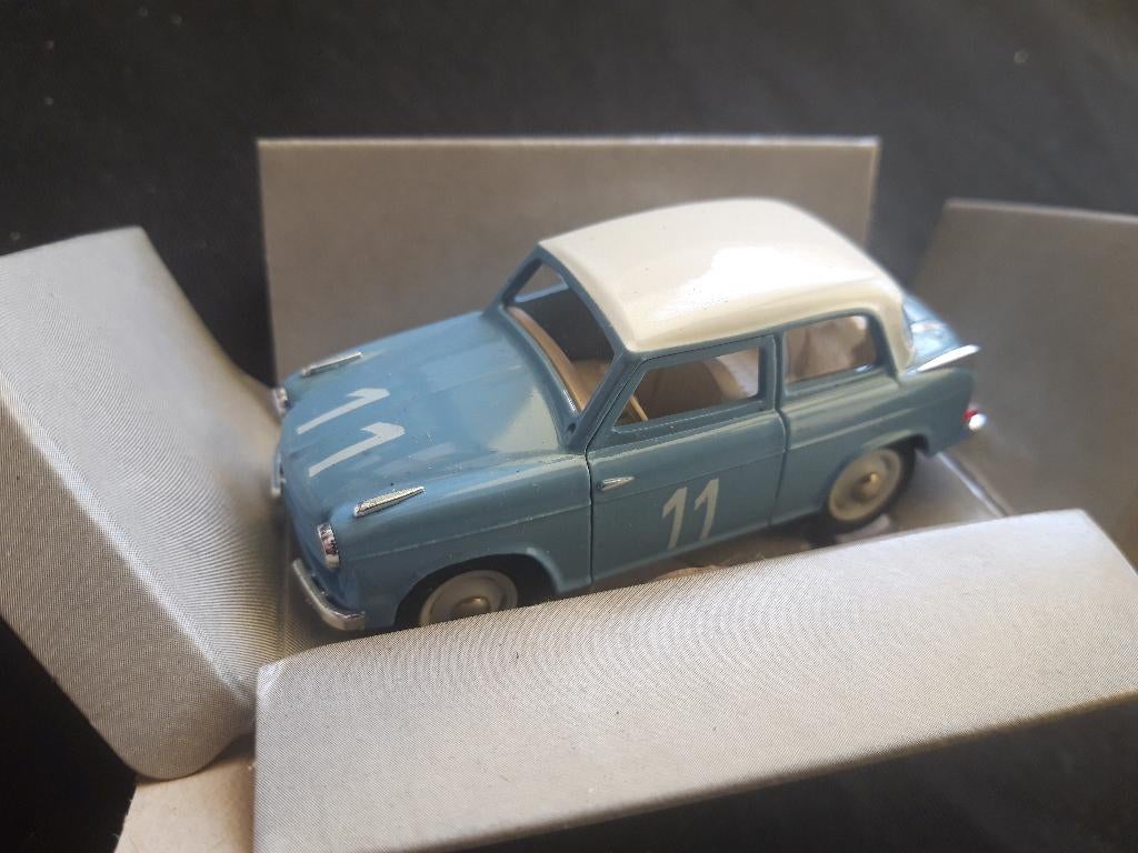 Lloyd 600 Rally lichtblauw – Schuco 1:43, Ophalen of Verzenden, Zo goed als nieuw, Auto, Schuco