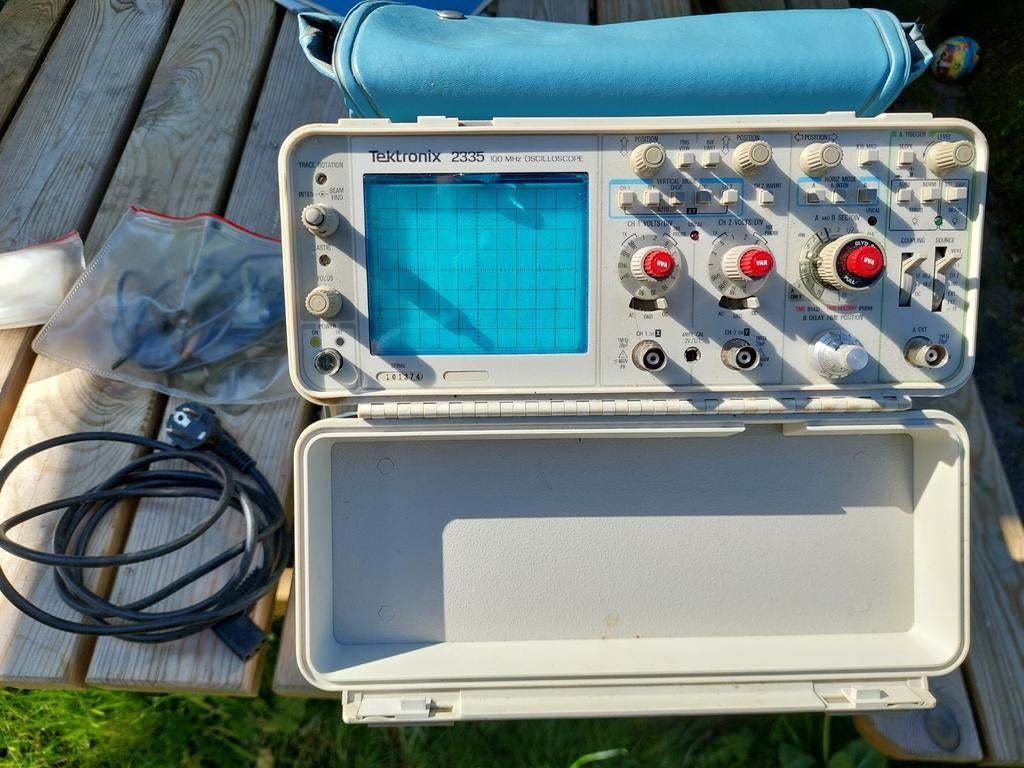 Tektronix 2335 Oscilloscoop met accessoires en handleiding, Doe-het-zelf en Verbouw, Meetapparatuur, Ophalen of Verzenden