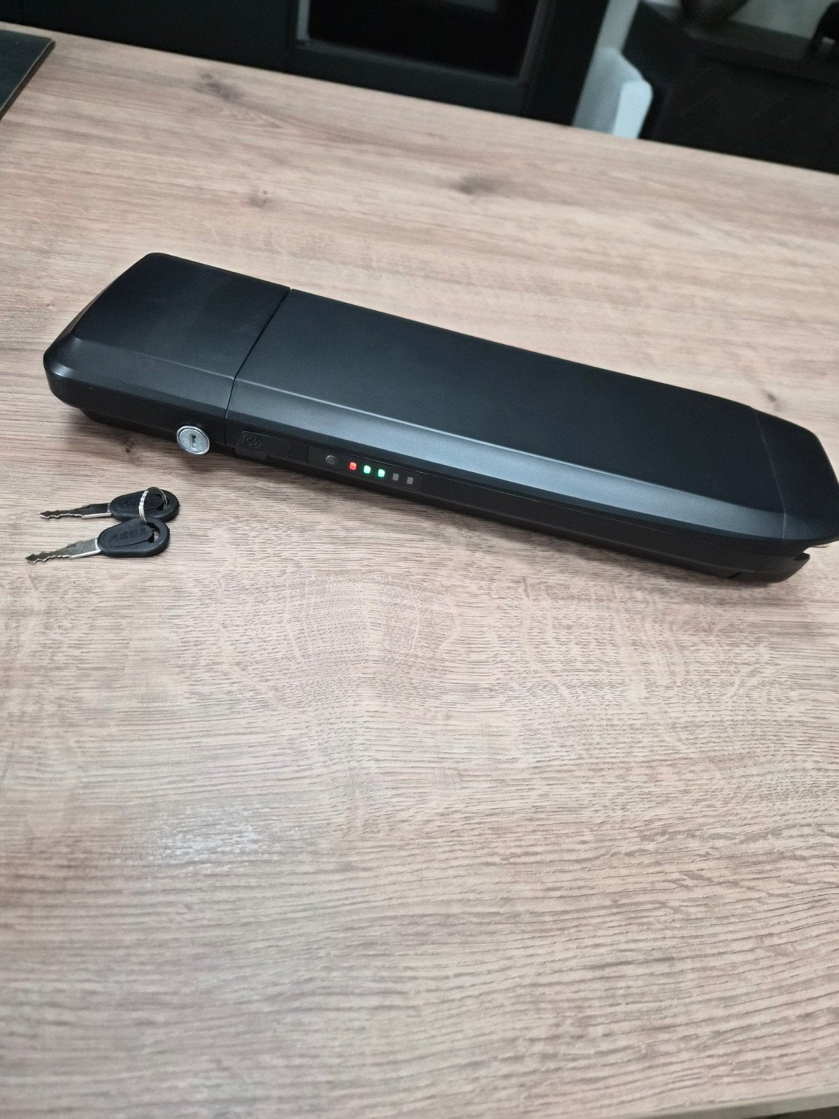 Originele Vogue Troy accu 36V 13Ah + slede + oplader, Ophalen, Zo goed als nieuw