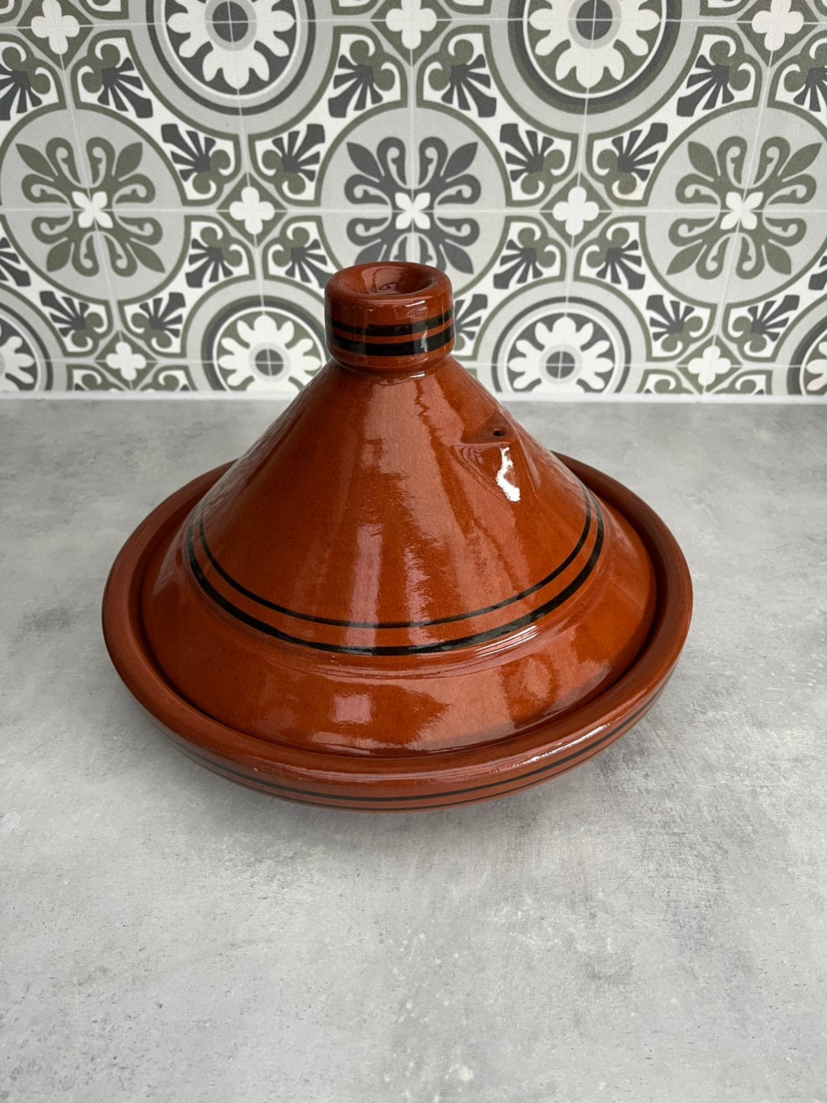 Traditionele 31cm Marokkaanse Tajine – Aardewerk terracotta, Ophalen of Verzenden, Zo goed als nieuw, Steen/keramiek, Tajine