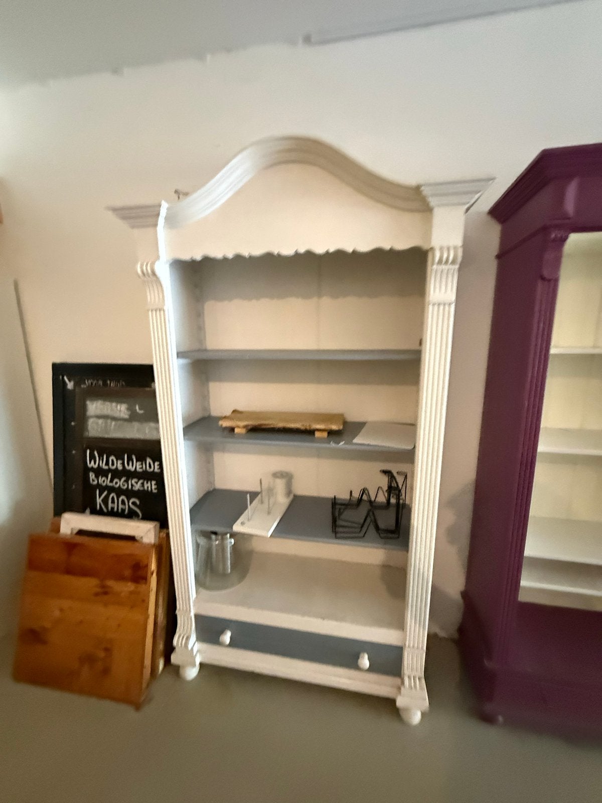 Antieke boekenkast met lade - Wit/Grijs, Gebruikt, Met lade(s), 150 tot 200 cm, 25 tot 50 cm