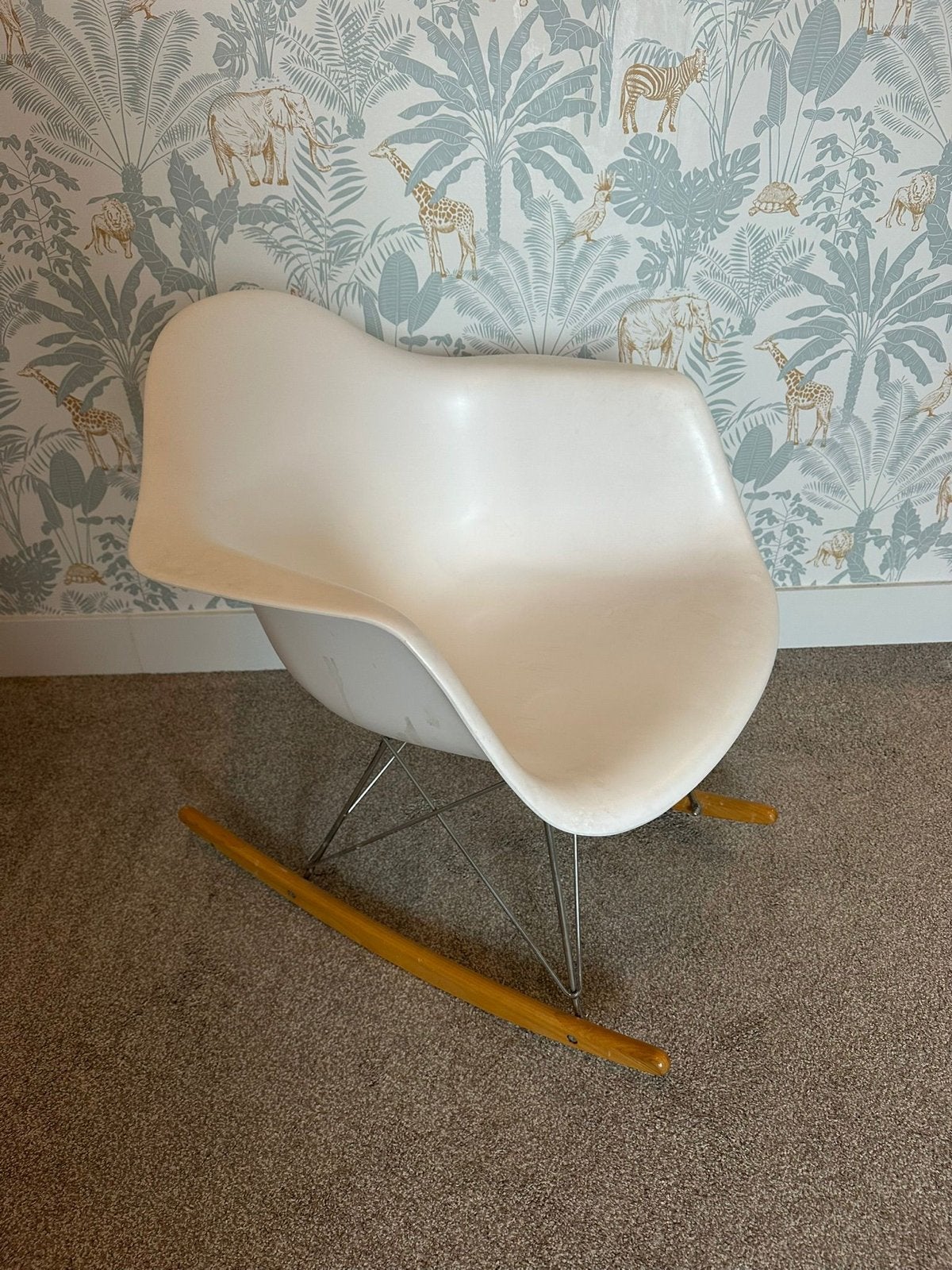 Vintage Schommelstoel - Wit met Houten Poten, Huis en Inrichting, Stoelen, Ophalen, Gebruikt