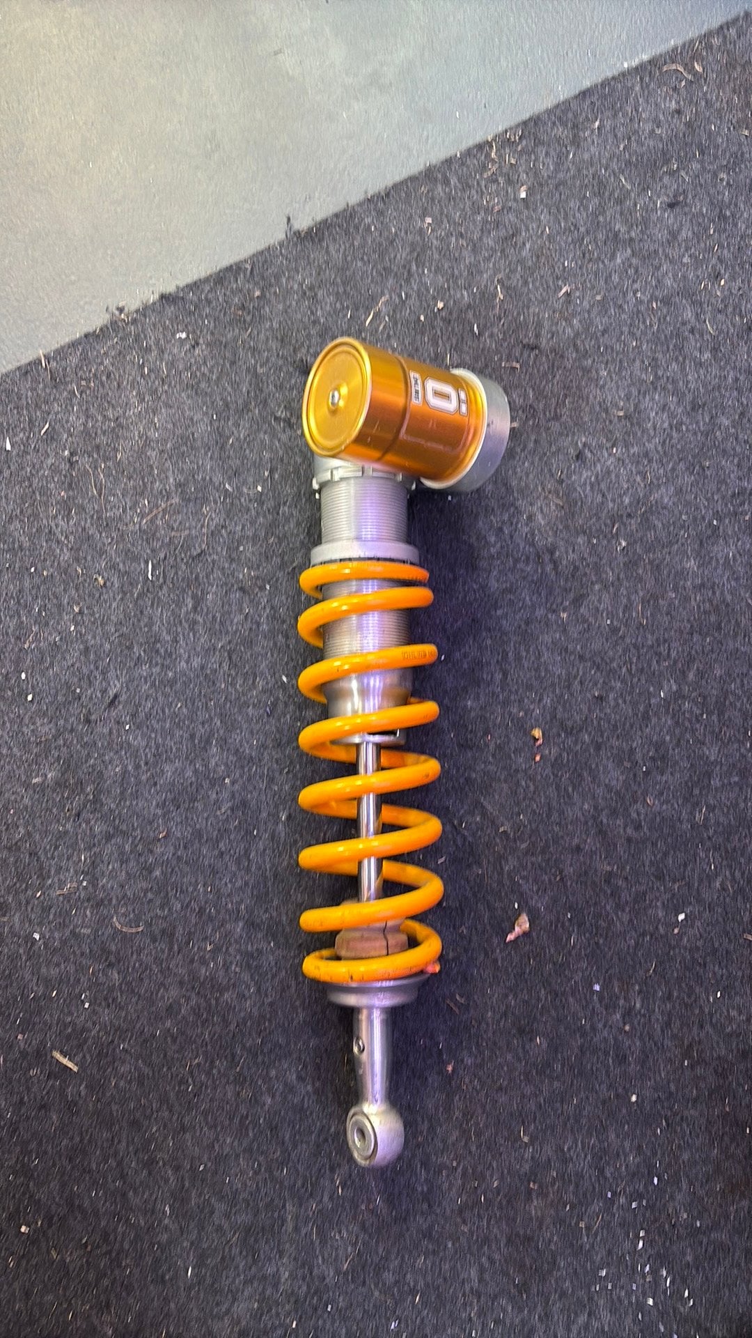 Ohlins achterpomp schokbreker, Ophalen