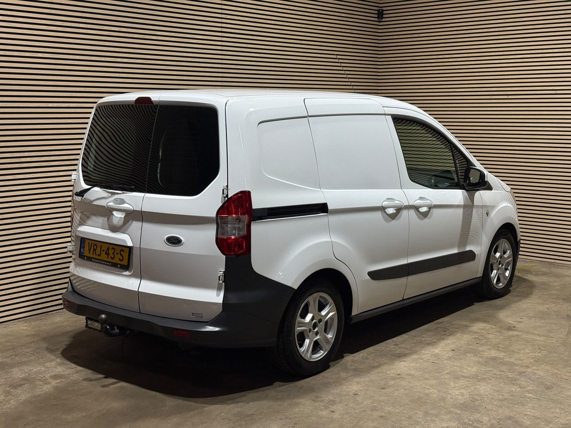 Ford Transit Courier 1.0 Ambiente | Benzine | Airco | Trekha, Auto's, Voorwielaandrijving, Gebruikt, Euro 6, Met garantie (alle)