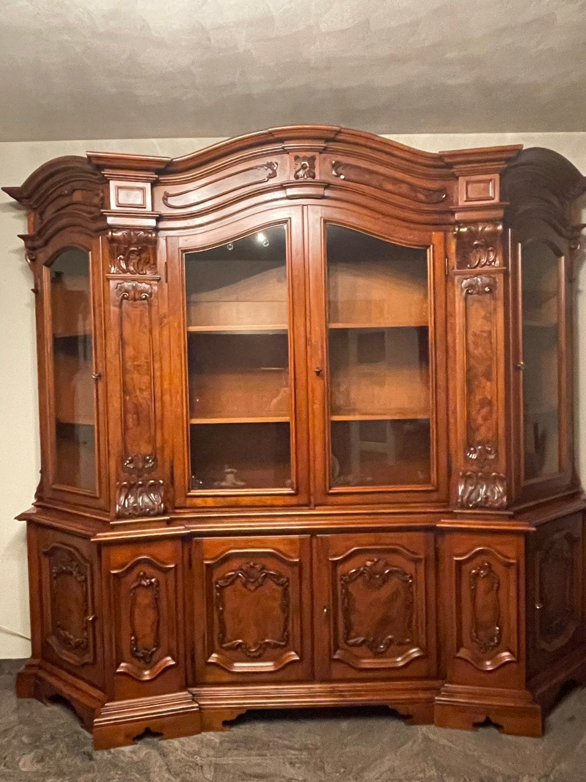 Klassieke kast, Ophalen, Met deur(en), Klassiek, 150 tot 200 cm
